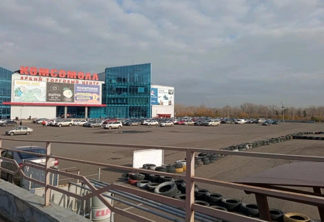 Въезд на парковку красноярского ТРК «Комсомолл» ограничат