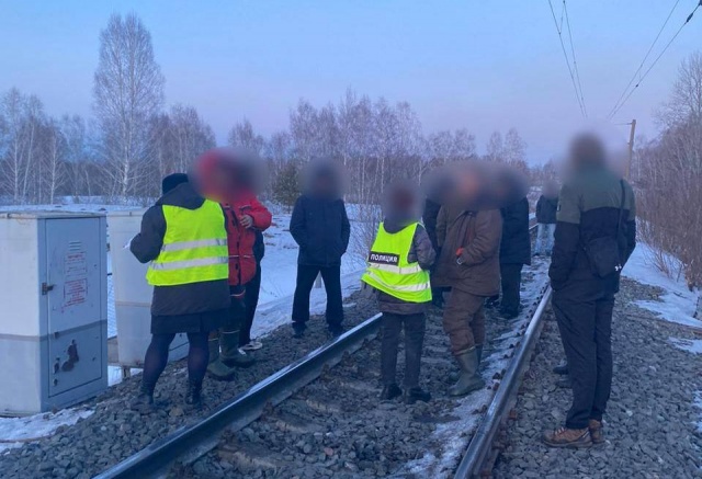 Подростки пытались устроить поджог на железной дороге под Ачинском за 15 тысяч рублей