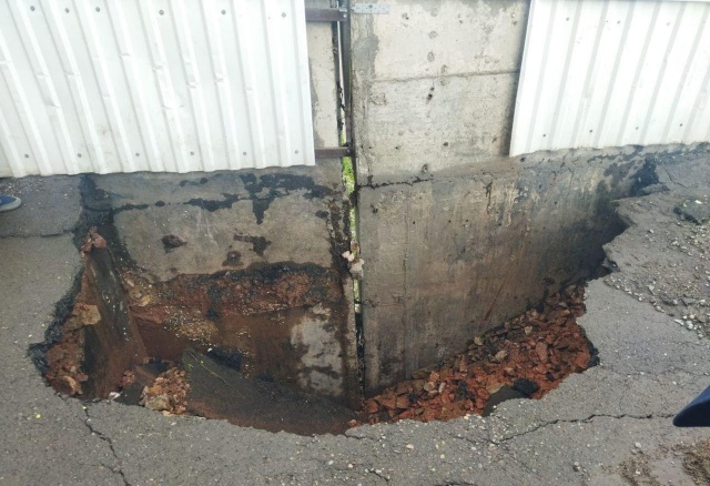 Режим ЧС могут ввести в красноярском жилом комплексе: там разрушилась стена после дождя