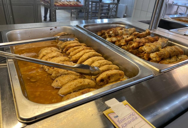 Порция меньше, цена – больше: красноярского организатора школьного питания задержали по делу о мошенничестве