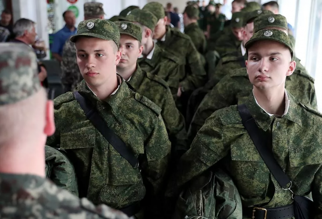 Генштаб планирует оповещать призывников в электронном виде: будут ли в Красноярском крае онлайн-повестки