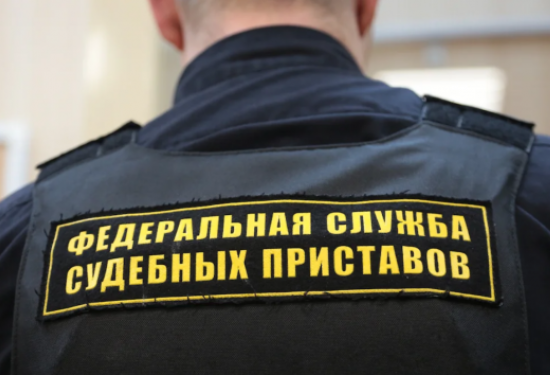 Приставы предложили красноярке заключить контракт с Минобороны, чтобы погасить долг