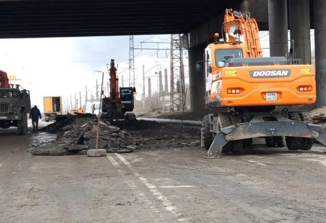 Режим угрозы ЧС ввели из-за провала на Семафорной