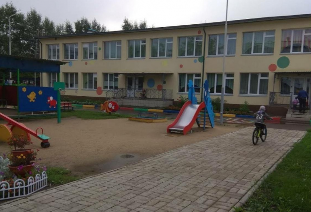 «Закрывала в туалете и обливала водой»: красноярские родители рассказали о воспитательнице, которая издевалась над детьми