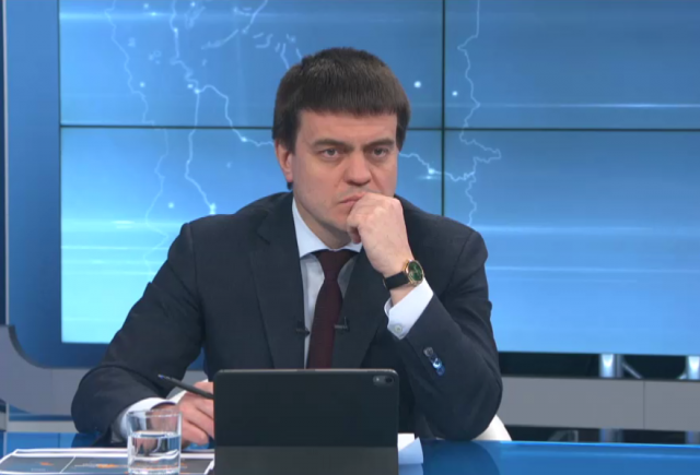 Михаил Котюков провел «Прямую линию»: что сказал и о чем не говорил губернатор