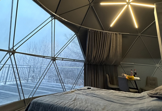 Финская сауна,  панорамный вид на Енисей и купель: подборка уютных глэмпингов вблизи Красноярска