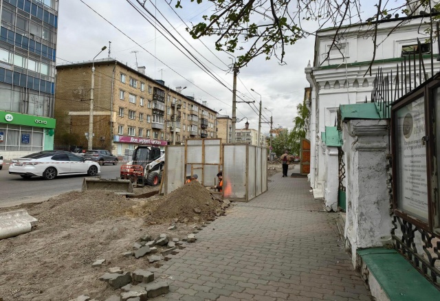 В Красноярске на Сурикова сняли плитку: улицу преобразят к 400-летию города