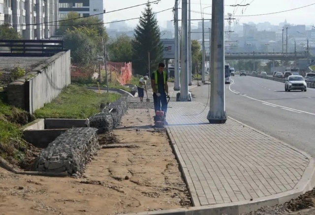 Подрядчик не успевает отремонтировать в срок тротуары на Копылова