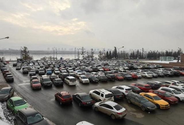Платную парковку под Коммунальным мостом в Красноярске откроют в конце ноября