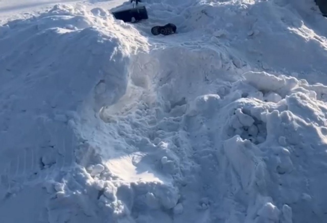 10-летнюю девочку насмерть завалило снегом во время игры в Березовке