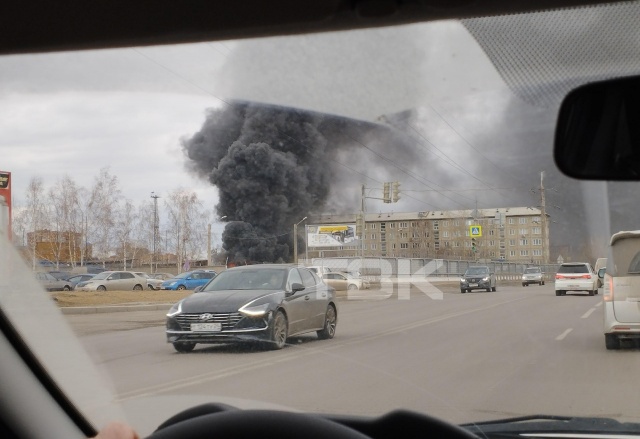 В Красноярске произошел пожар в автобусном парке
