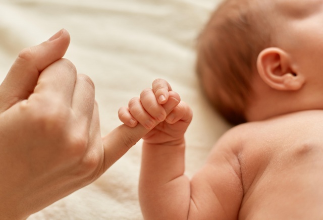 Мальчик весом почти 5 кг родился в Красноярске