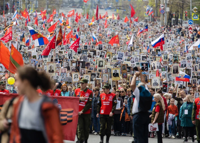 В России отменили очное шествие «Бессмертного полка»
