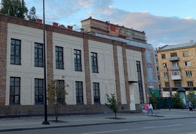 Суд отказал владелице «Кантри» приостановить снос здания 