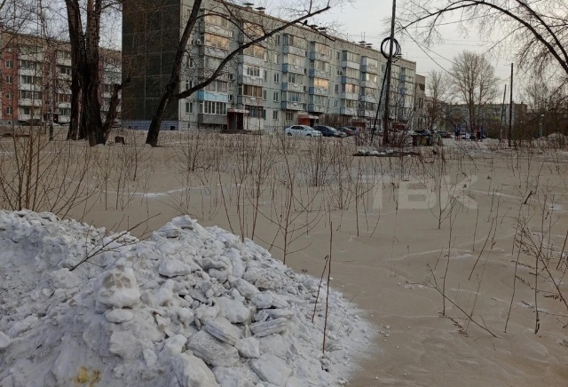 Уголовное дело возбудили из-за черного снега в Ачинске: виновных может ждать арест на 3 месяца